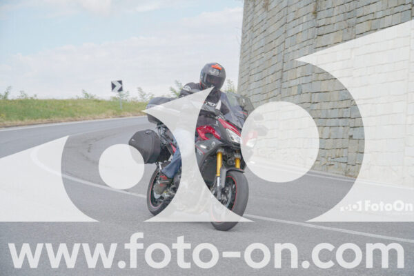 <h1 class="product-title">thumb_FF102152</h1>