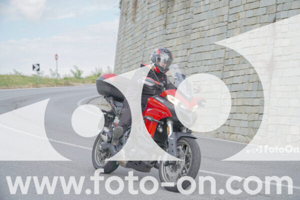 <h1 class="product-title">thumb_FF102159</h1>