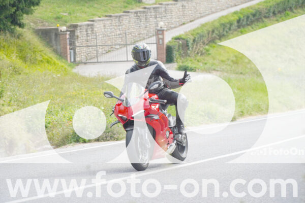 <h1 class="product-title">thumb_FF102185</h1>