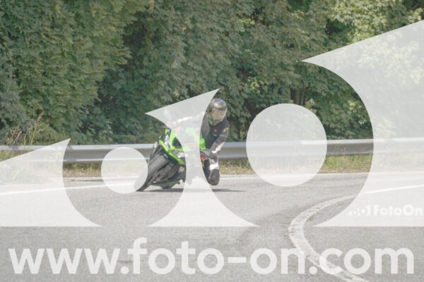 <h1 class="product-title">thumb_FF103302</h1>