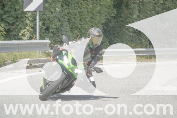<h1 class="product-title">thumb_FF103308-1</h1>