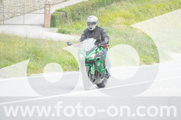 <h1 class="product-title">thumb_FF103402</h1>