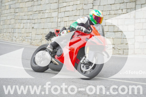 <h1 class="product-title">thumb_FF103612</h1>