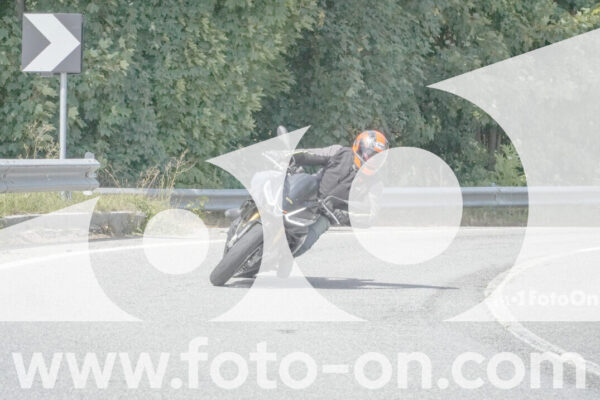<h1 class="product-title">thumb_FF103805</h1>