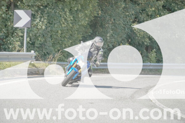 <h1 class="product-title">thumb_FF104309</h1>