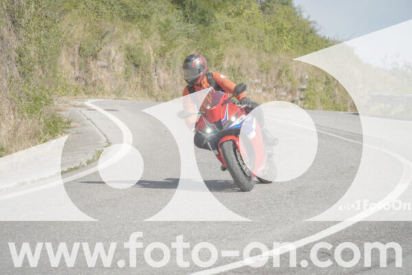 <h1 class="product-title">thumb_FF104463</h1>