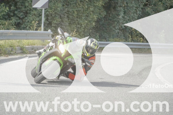 <h1 class="product-title">thumb_FF104782</h1>