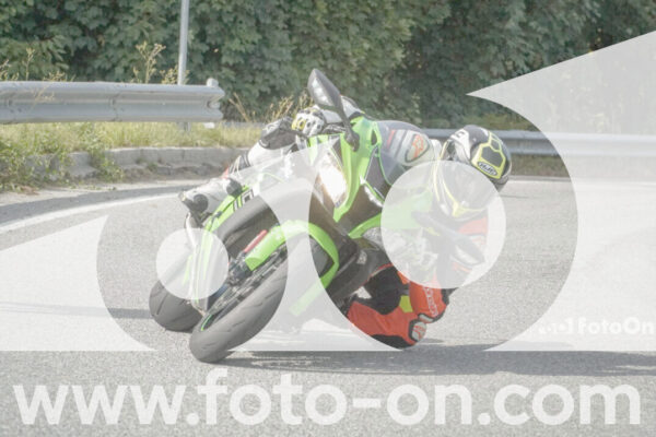 <h1 class="product-title">thumb_FF104783</h1>