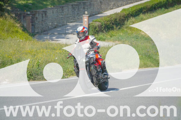 <h1 class="product-title">thumb_FF105568</h1>