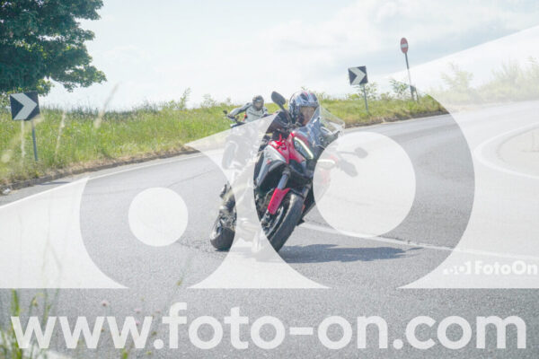 <h1 class="product-title">thumb_FF105586</h1>
