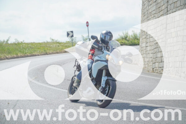 <h1 class="product-title">thumb_FF105670</h1>