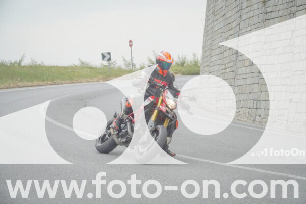 <h1 class="product-title">thumb_FF106768</h1>