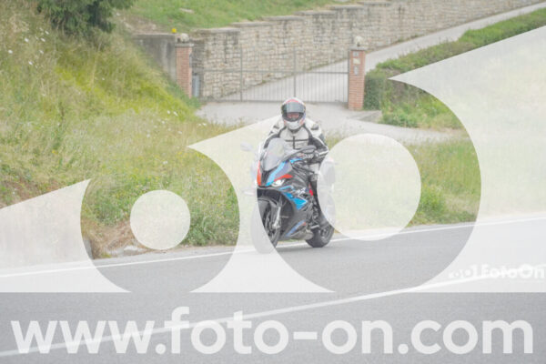 <h1 class="product-title">thumb_FF106844</h1>
