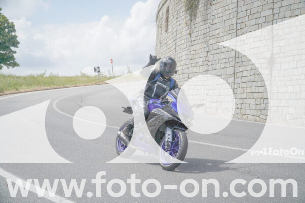 <h1 class="product-title">thumb_FF109104</h1>
