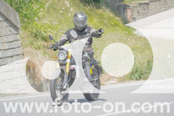 <h1 class="product-title">thumb_FF109325-1</h1>