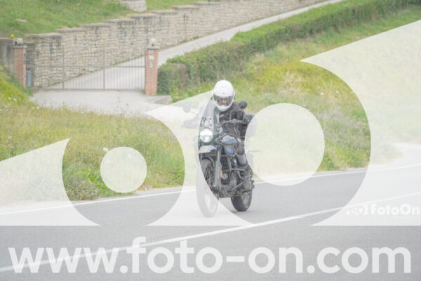 <h1 class="product-title">thumb_FF109979</h1>