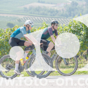 thumb_2025-08-14-Foto-On-a-Barolo-22