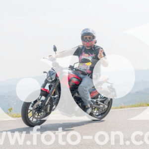 thumb_2025-08-14-Foto-On-a-Barolo-8