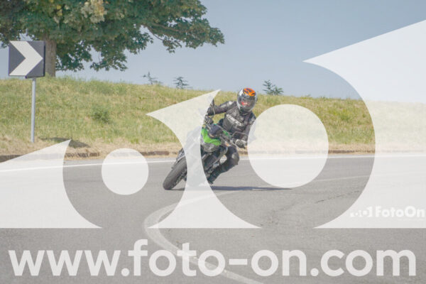 <h1 class="product-title">thumb_FF100362</h1>
