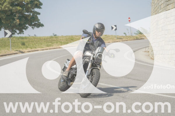 <h1 class="product-title">thumb_FF102440</h1>