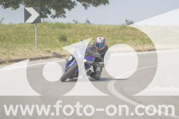 <h1 class="product-title">thumb_FF102455</h1>