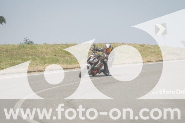 <h1 class="product-title">thumb_FF102466</h1>