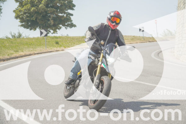 <h1 class="product-title">thumb_FF102542</h1>
