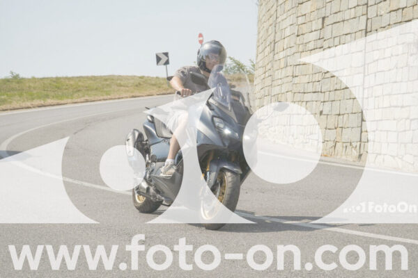 <h1 class="product-title">thumb_FF102554</h1>