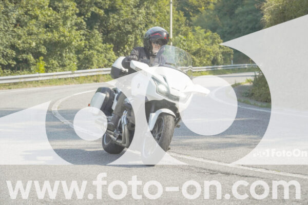 <h1 class="product-title">thumb_FF102656</h1>