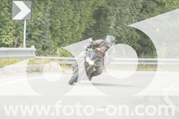 <h1 class="product-title">thumb_FF103854</h1>