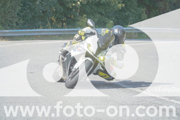 <h1 class="product-title">thumb_FF103943</h1>