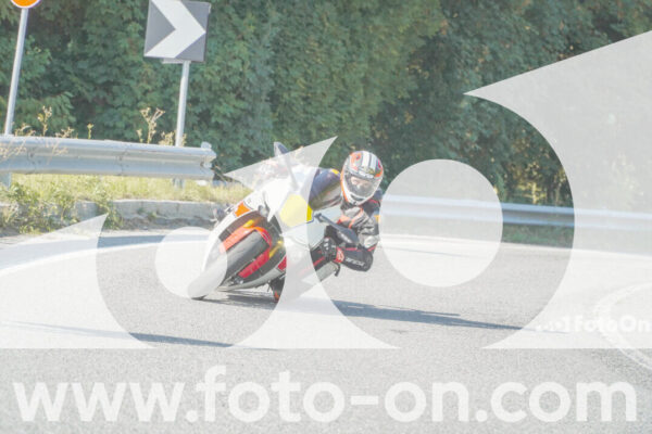 <h1 class="product-title">thumb_FF104051</h1>