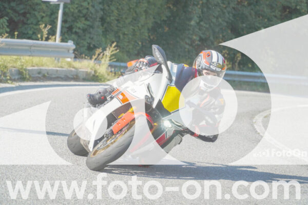 <h1 class="product-title">thumb_FF104054</h1>