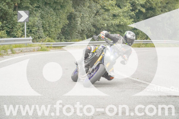 <h1 class="product-title">thumb_FF105467</h1>