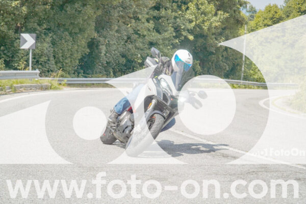 <h1 class="product-title">thumb_FF105732</h1>
