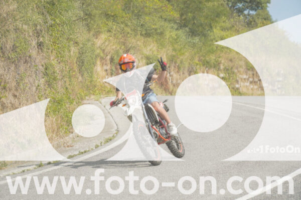 <h1 class="product-title">thumb_FF105947</h1>