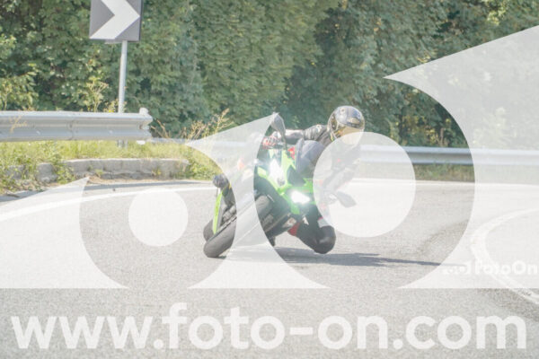 <h1 class="product-title">thumb_FF106018</h1>
