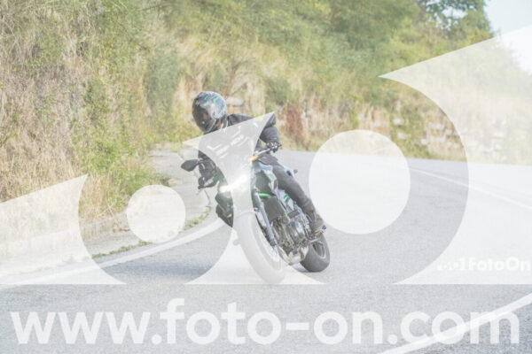 <h1 class="product-title">thumb_FF106187-1</h1>