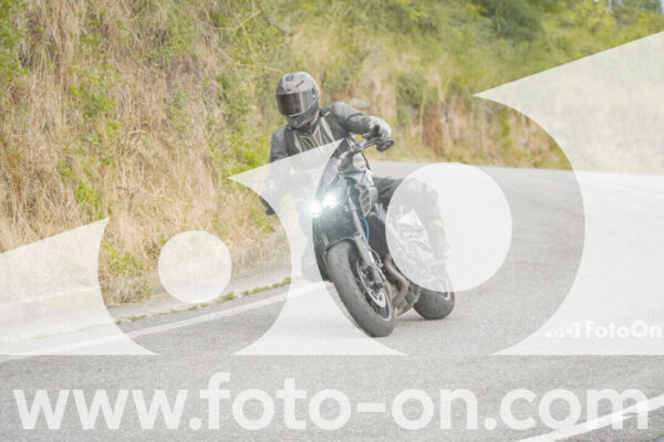 <h1 class="product-title">thumb_FF106470</h1>