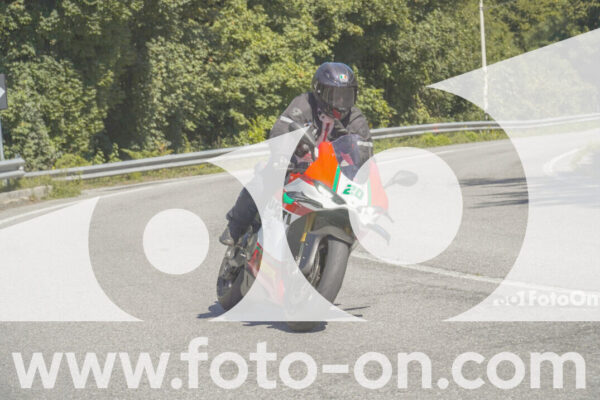 <h1 class="product-title">thumb_FF107123</h1>