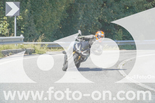 <h1 class="product-title">thumb_FF107767</h1>