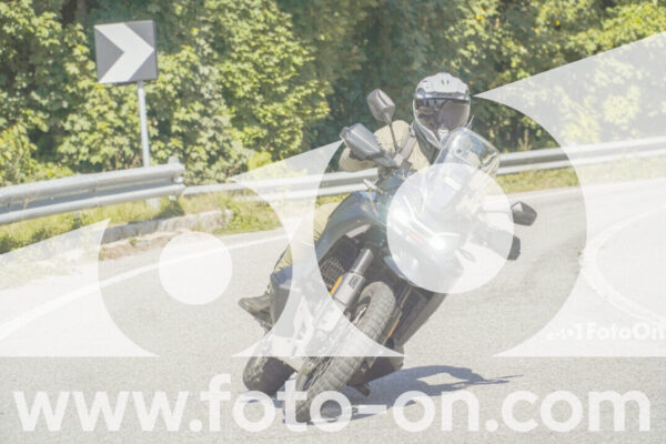 <h1 class="product-title">thumb_FF102403</h1>