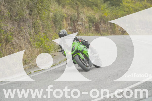 <h1 class="product-title">thumb_FF103868</h1>