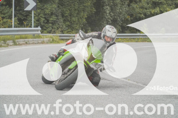 <h1 class="product-title">thumb_FF103944</h1>