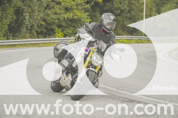 <h1 class="product-title">thumb_FF104132</h1>