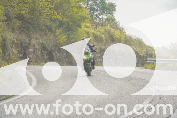 <h1 class="product-title">thumb_FF104245</h1>