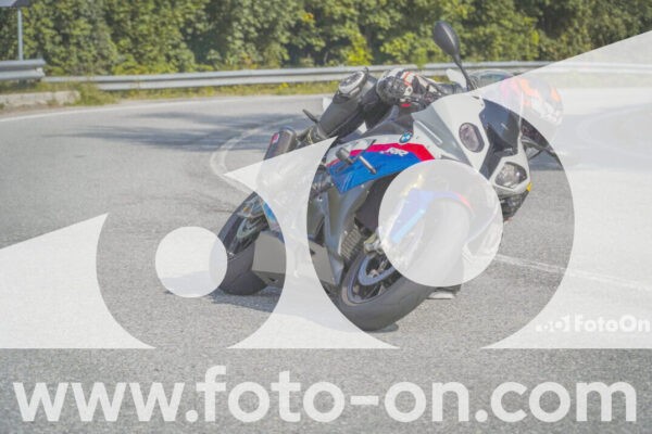 <h1 class="product-title">thumb_FF104391</h1>