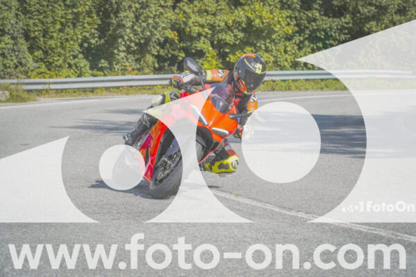 <h1 class="product-title">thumb_FF104459</h1>