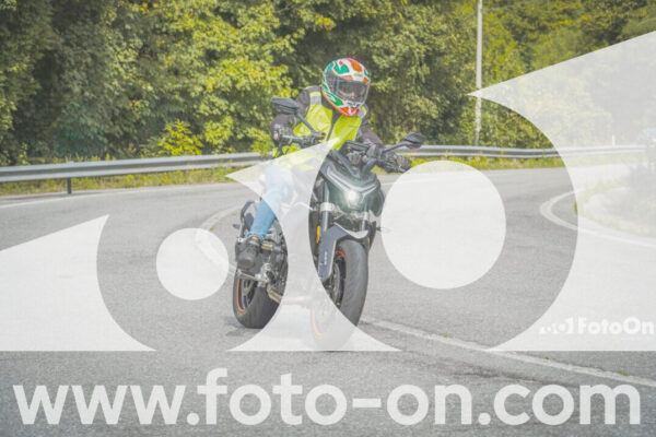 <h1 class="product-title">thumb_FF104872</h1>
